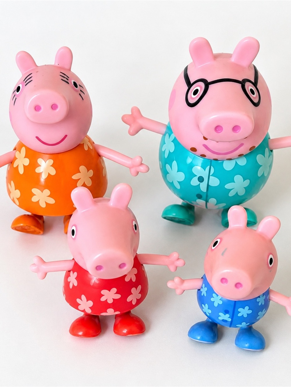 Peppa Pig Family Holiday 4 Figure Set Hasbro F8082